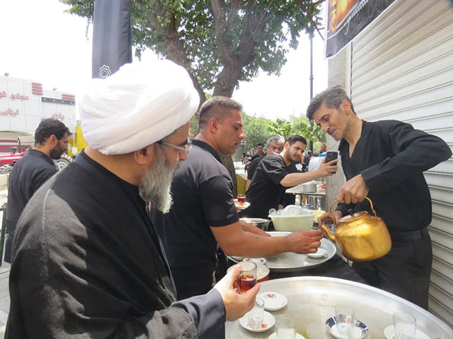 حضور آیت الله فاضل لنکرانی در ایستگاه صلواتی دفتر روز عاشورا