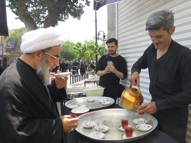 حضور آیت الله فاضل لنکرانی در ایستگاه صلواتی دفتر روز عاشورا