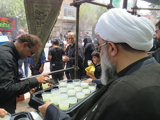 حضور آیت الله فاضل لنکرانی در ایستگاه صلواتی دفتر روز عاشورا