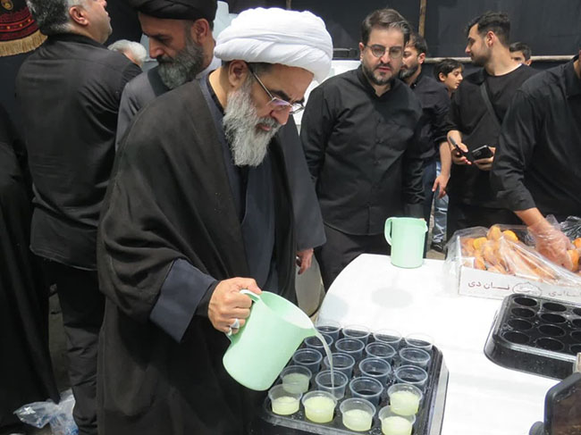 حضور آیت الله فاضل لنکرانی در ایستگاه صلواتی دفتر روز عاشورا