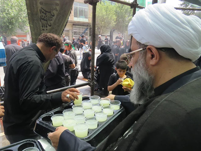 حضور آیت الله فاضل لنکرانی در ایستگاه صلواتی دفتر روز عاشورا