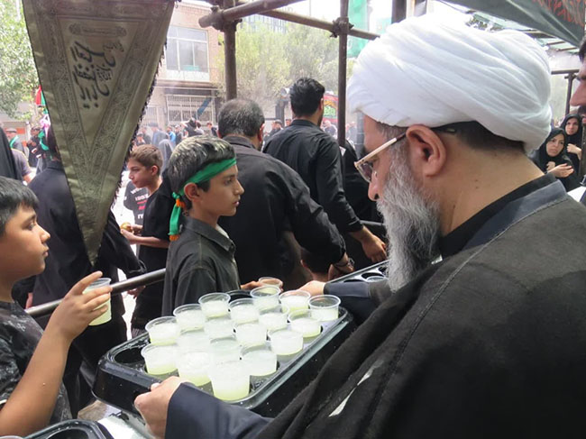 حضور آیت الله فاضل لنکرانی در ایستگاه صلواتی دفتر روز عاشورا