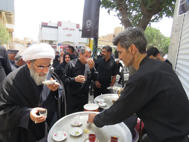 حضور آیت الله فاضل لنکرانی در ایستگاه صلواتی دفتر روز عاشورا