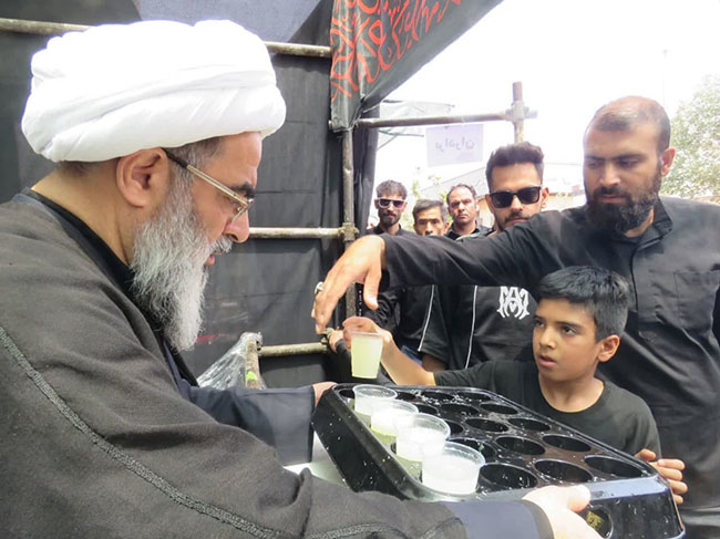 حضور آیت الله فاضل لنکرانی در ایستگاه صلواتی دفتر روز عاشورا