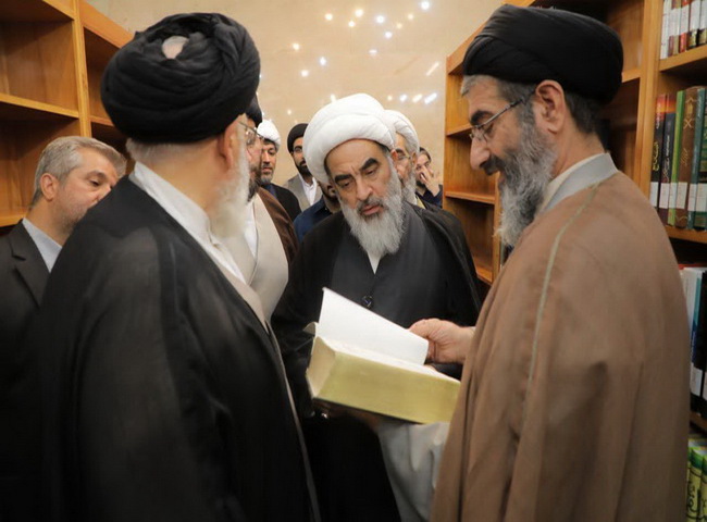 بازدید آیت الله فاضل لنکرانی از کتابخانه تخصصی تفسیر و علوم قرآنی یزد