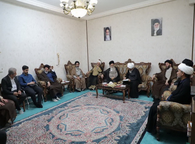 بازدید آیت الله فاضل لنکرانی از کتابخانه تخصصی تفسیر و علوم قرآنی یزد