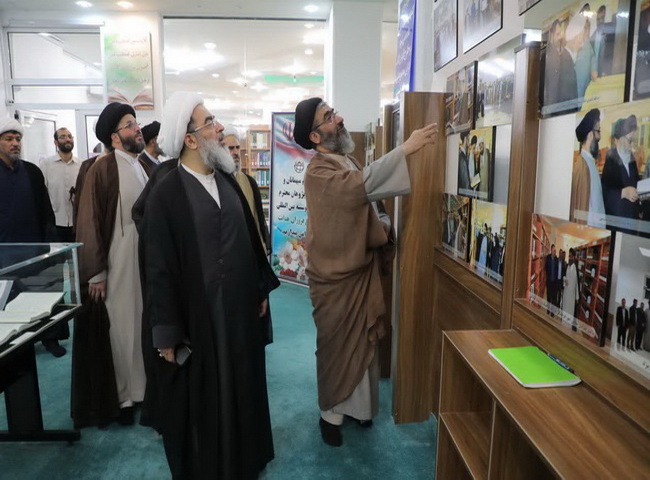 بازدید آیت الله فاضل لنکرانی از کتابخانه تخصصی تفسیر و علوم قرآنی یزد