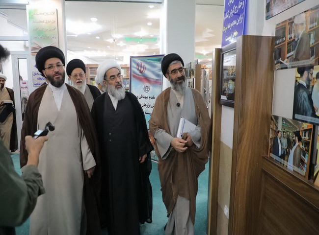 بازدید آیت الله فاضل لنکرانی از کتابخانه تخصصی تفسیر و علوم قرآنی یزد