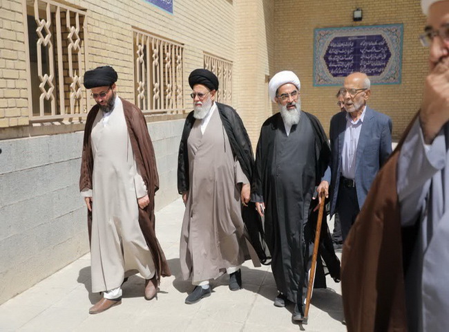 بازدید آیت‌الله فاضل لنکرانی از کتابخانه وزیری یزد