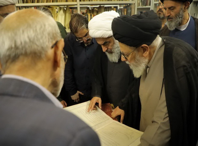 بازدید آیت‌الله فاضل لنکرانی از کتابخانه وزیری یزد