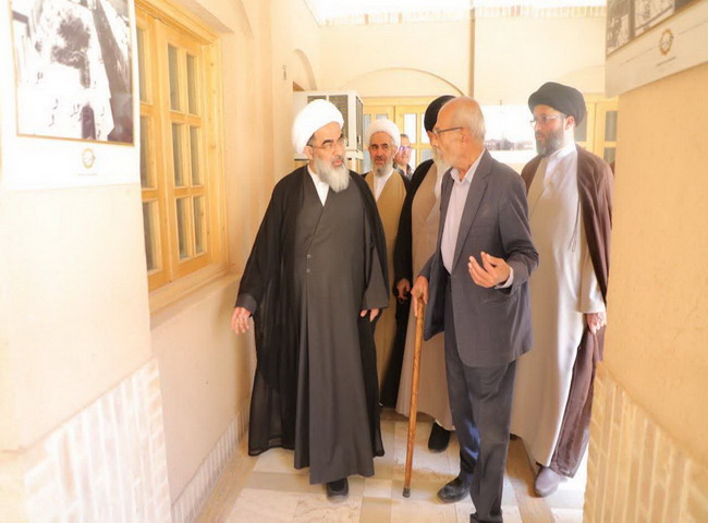 بازدید آیت‌الله فاضل لنکرانی از کتابخانه وزیری یزد