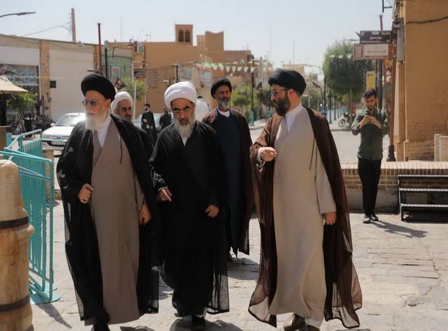 بازدید آیت‌الله فاضل لنکرانی از کتابخانه وزیری یزد