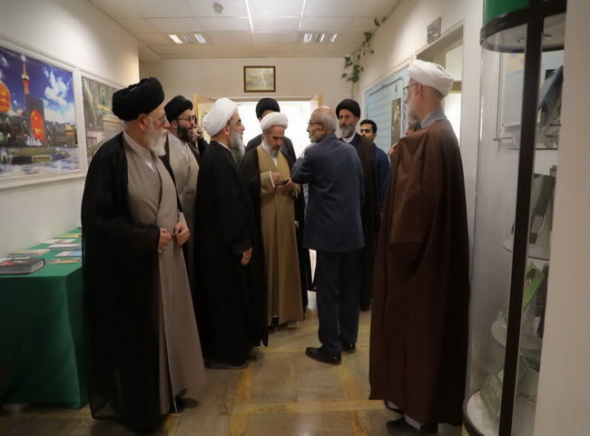 بازدید آیت‌الله فاضل لنکرانی از کتابخانه وزیری یزد