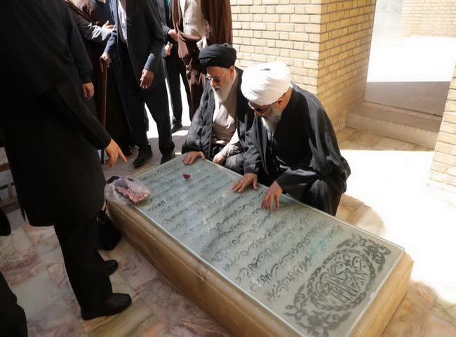 بازدید آیت‌الله فاضل لنکرانی از کتابخانه وزیری یزد