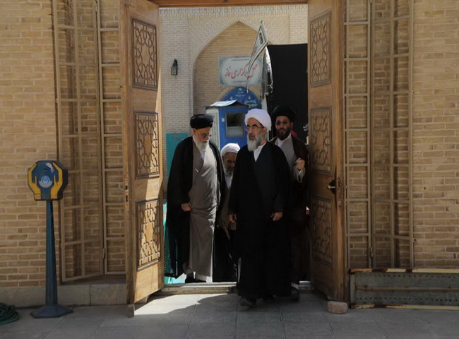بازدید آیت‌الله فاضل لنکرانی از کتابخانه وزیری یزد