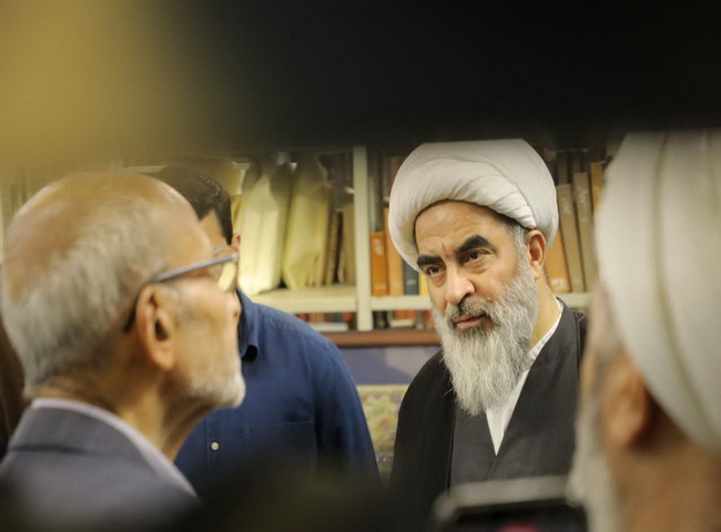 بازدید آیت‌الله فاضل لنکرانی از کتابخانه وزیری یزد