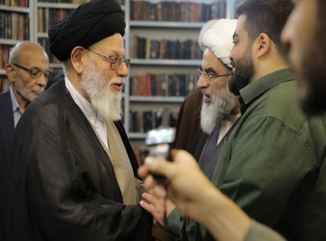 بازدید آیت‌الله فاضل لنکرانی از کتابخانه وزیری یزد