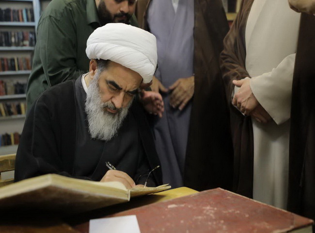 بازدید آیت‌الله فاضل لنکرانی از کتابخانه وزیری یزد