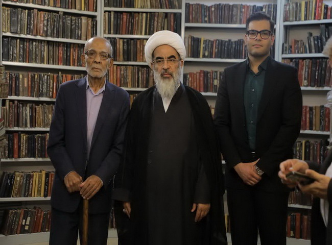 بازدید آیت‌الله فاضل لنکرانی از کتابخانه وزیری یزد