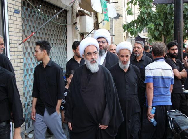 حضور در ایستگاه صلواتی دفتر در خیابان آذر جنب سه راه بازار قم