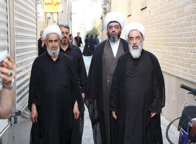 حضور در ایستگاه صلواتی دفتر در خیابان آذر جنب سه راه بازار قم