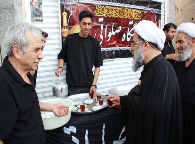 حضور در ایستگاه صلواتی دفتر در خیابان آذر جنب سه راه بازار قم