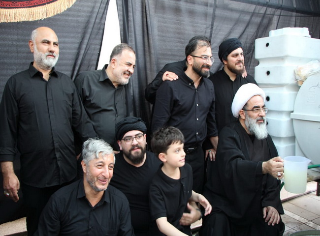 حضور در ایستگاه صلواتی دفتر در خیابان آذر جنب سه راه بازار قم