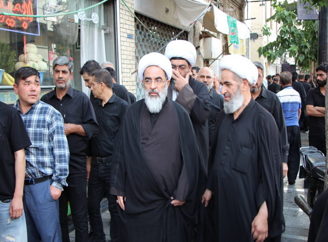 حضور در ایستگاه صلواتی دفتر در خیابان آذر جنب سه راه بازار قم