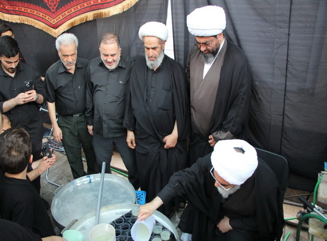 حضور در ایستگاه صلواتی دفتر در خیابان آذر جنب سه راه بازار قم