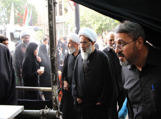 حضور در ایستگاه صلواتی دفتر در خیابان آذر جنب سه راه بازار قم