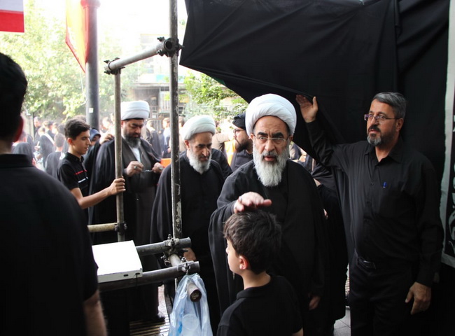 حضور در ایستگاه صلواتی دفتر در خیابان آذر جنب سه راه بازار قم