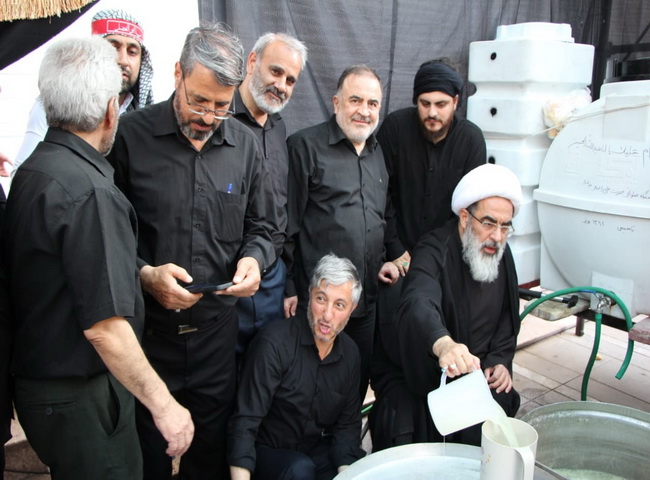 حضور در ایستگاه صلواتی دفتر در خیابان آذر جنب سه راه بازار قم