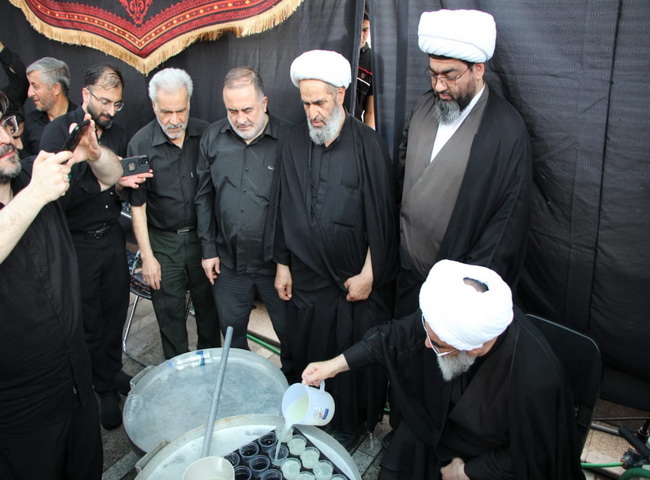 حضور در ایستگاه صلواتی دفتر در خیابان آذر جنب سه راه بازار قم