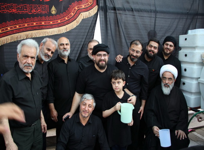 حضور در ایستگاه صلواتی دفتر در خیابان آذر جنب سه راه بازار قم