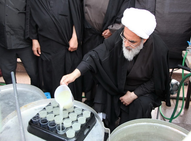 حضور در ایستگاه صلواتی دفتر در خیابان آذر جنب سه راه بازار قم