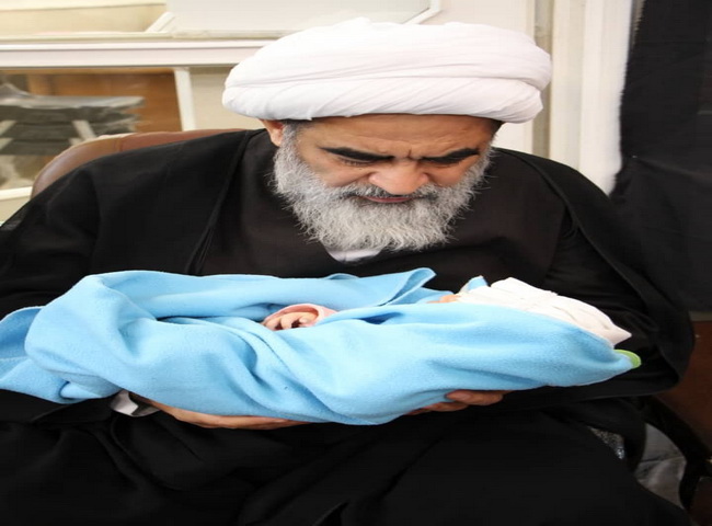 اذان و اقامه در گوش نوزاد