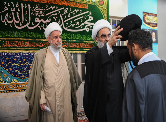 مراسم جشن ولادت رسول خدا(ص) و امام صادق(ع) و عمامه گذاری جمعی از طلاب