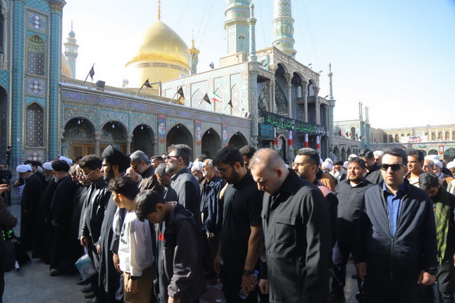 اقامه نماز بر پیکر آیت الله سیدحسین موسوی تبریزی در حرم
