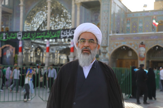 اقامه نماز بر پیکر آیت الله سیدحسین موسوی تبریزی در حرم