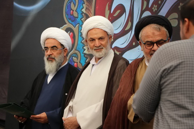 مراسم تعویض پرچم گنبد امامزاده موسی مبرقع(ع) در آستانه شهادت امام جواد(ع)