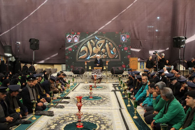 مراسم تعویض پرچم گنبد امامزاده موسی مبرقع(ع) در آستانه شهادت امام جواد(ع)