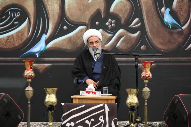 مراسم تعویض پرچم گنبد امامزاده موسی مبرقع(ع) در آستانه شهادت امام جواد(ع)