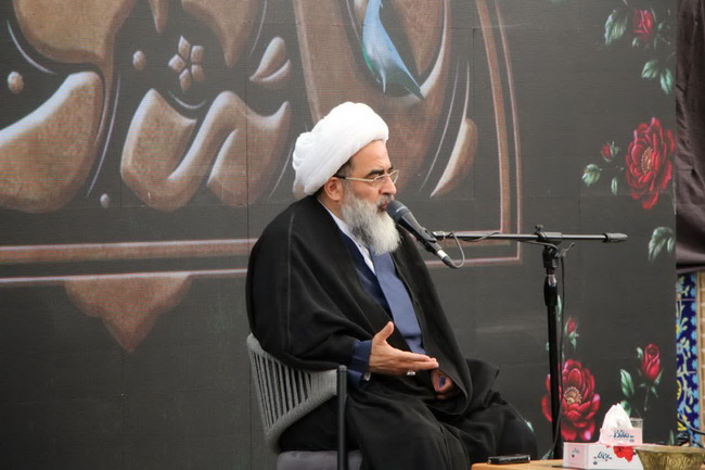 مراسم تعویض پرچم گنبد امامزاده موسی مبرقع(ع) در آستانه شهادت امام جواد(ع)