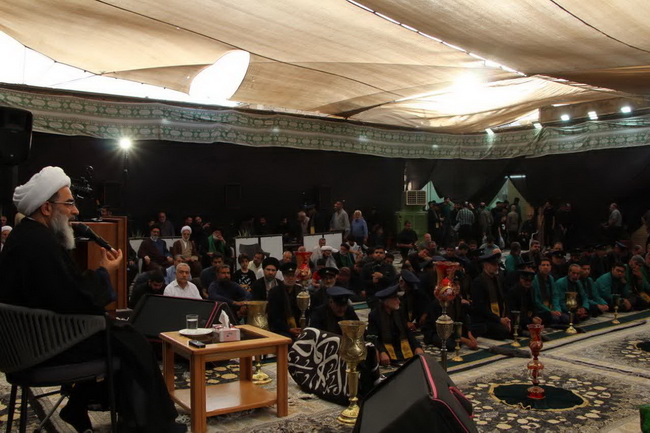 مراسم تعویض پرچم گنبد امامزاده موسی مبرقع(ع) در آستانه شهادت امام جواد(ع)
