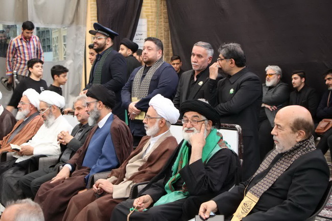 مراسم تعویض پرچم گنبد امامزاده موسی مبرقع(ع) در آستانه شهادت امام جواد(ع)