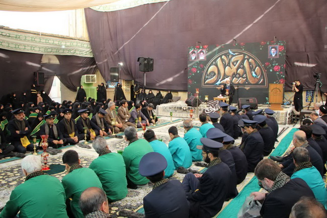 مراسم تعویض پرچم گنبد امامزاده موسی مبرقع(ع) در آستانه شهادت امام جواد(ع)