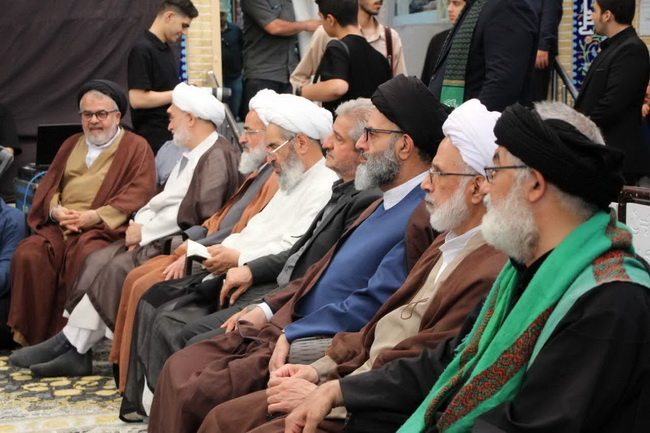 مراسم تعویض پرچم گنبد امامزاده موسی مبرقع(ع) در آستانه شهادت امام جواد(ع)