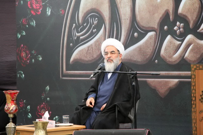 مراسم تعویض پرچم گنبد امامزاده موسی مبرقع(ع) در آستانه شهادت امام جواد(ع)