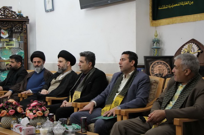 مراسم تعویض پرچم گنبد امامزاده موسی مبرقع(ع) در آستانه شهادت امام جواد(ع)