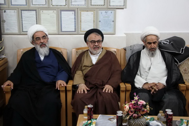 مراسم تعویض پرچم گنبد امامزاده موسی مبرقع(ع) در آستانه شهادت امام جواد(ع)